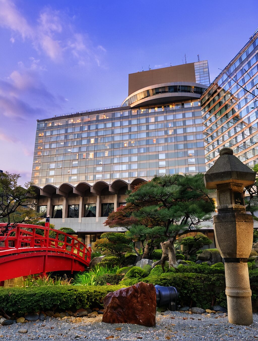 how much is a hotel in japan in yen