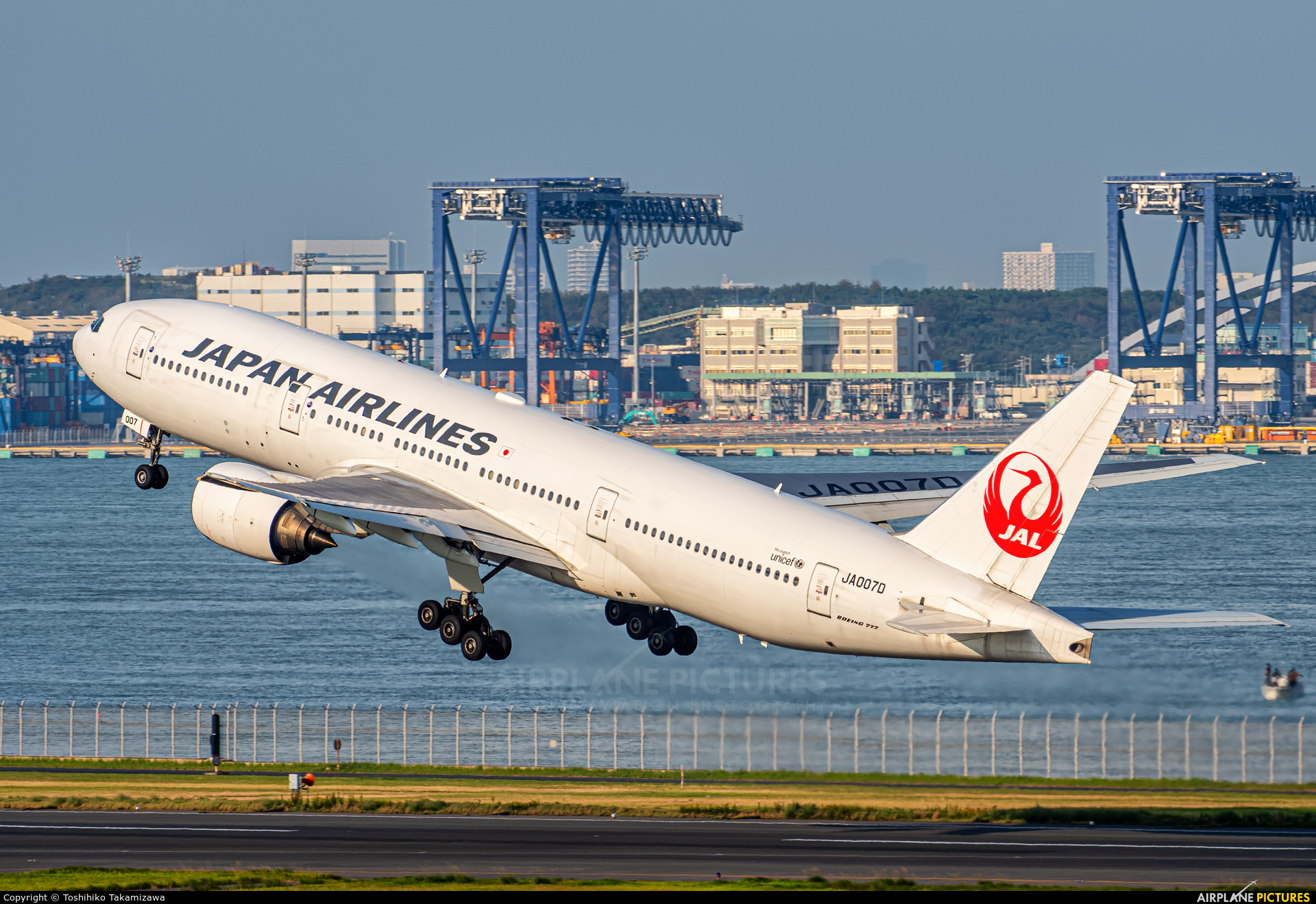 JA007D - JAL - Japan Airlines Boeing 777-200 at Tokyo - Haneda Intl ...