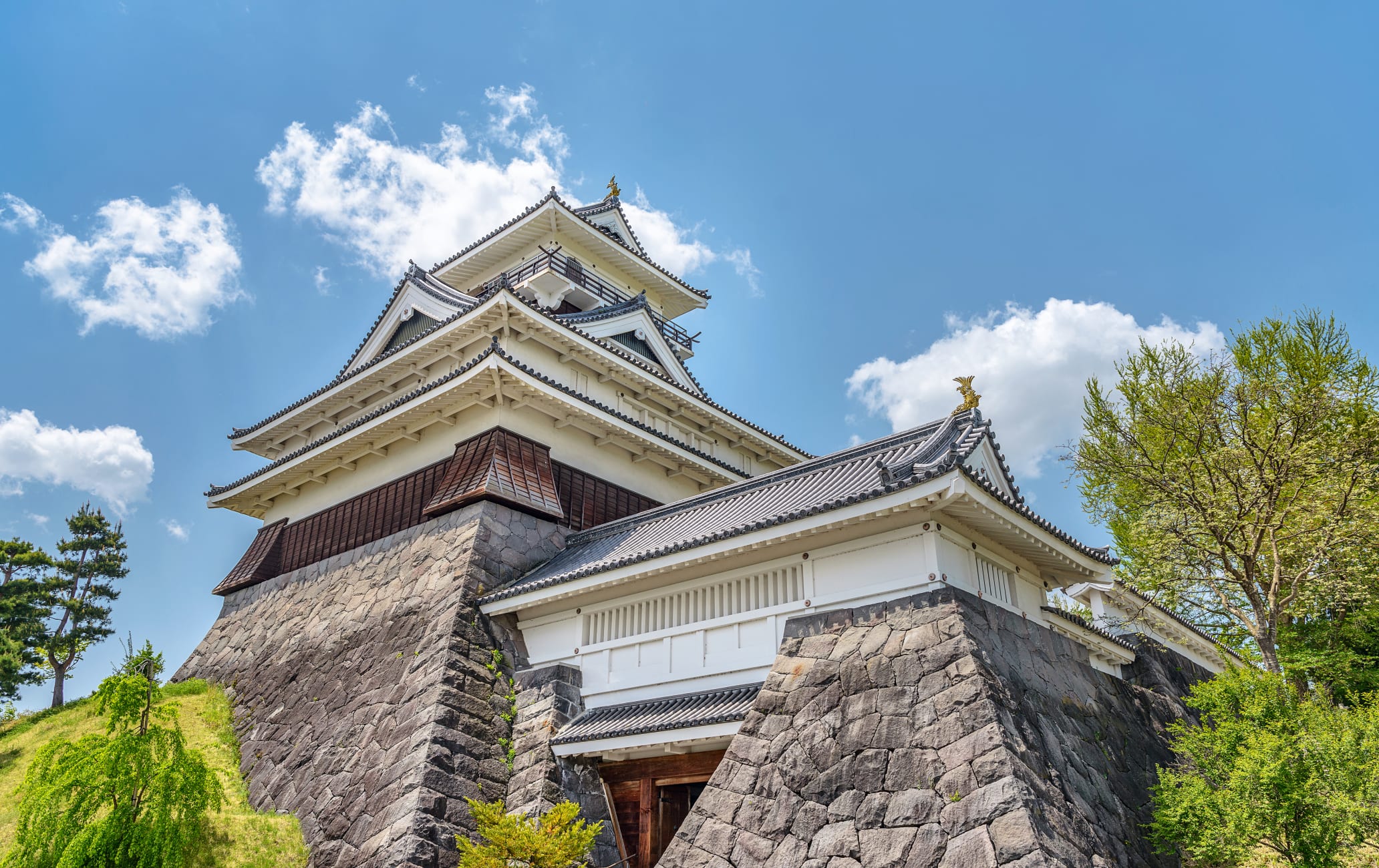 Kaminoyama Castle | Travel Japan - Japan National Tourism Organization ...