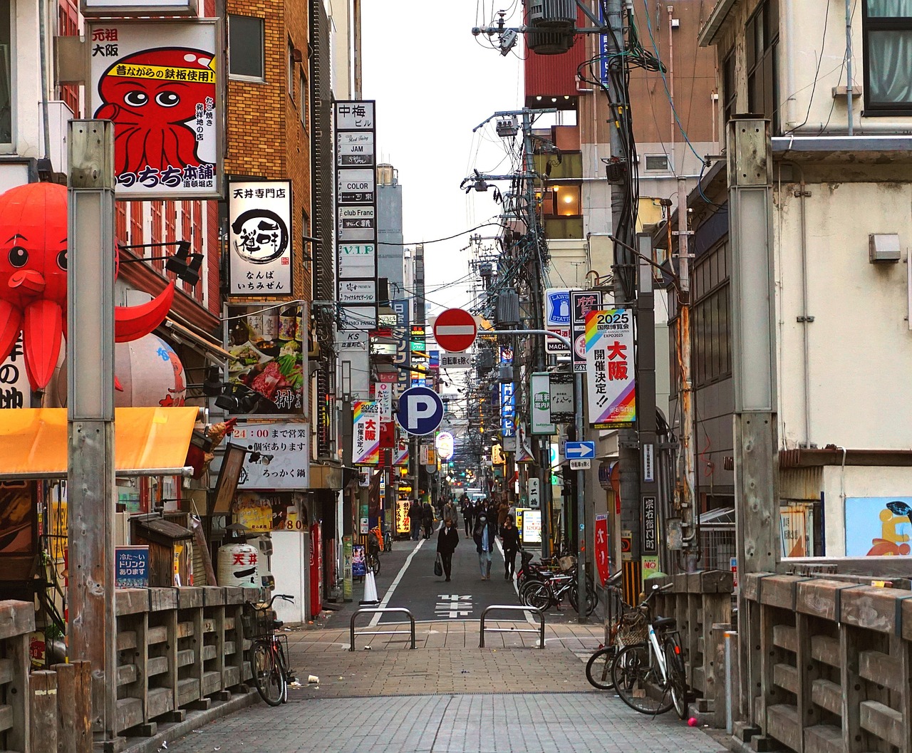 The Iconic Symbols of Dotonbori